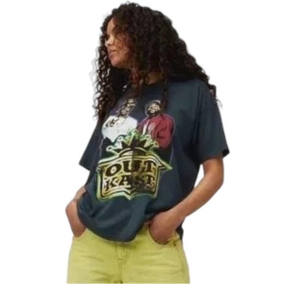 Daydreamer Black Graphic Tee - Picture 7 of 10